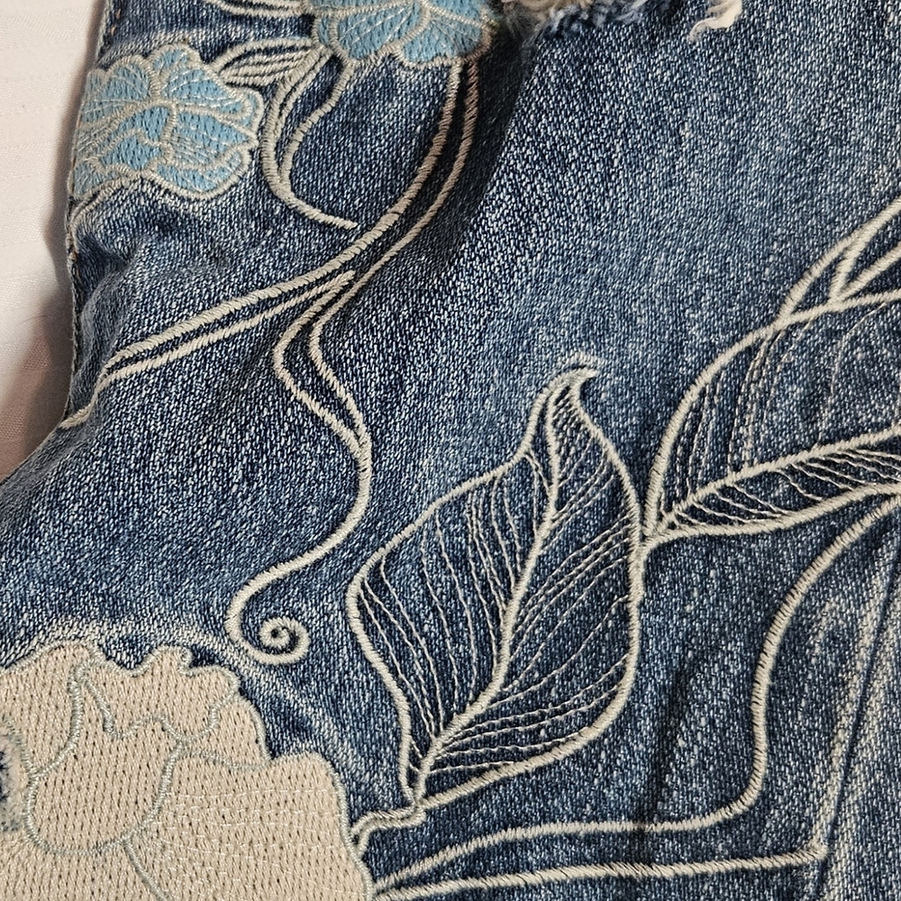 True Religion Blue Cropped Jeans with Embroidered Floral Patches - Picture 5 of 16